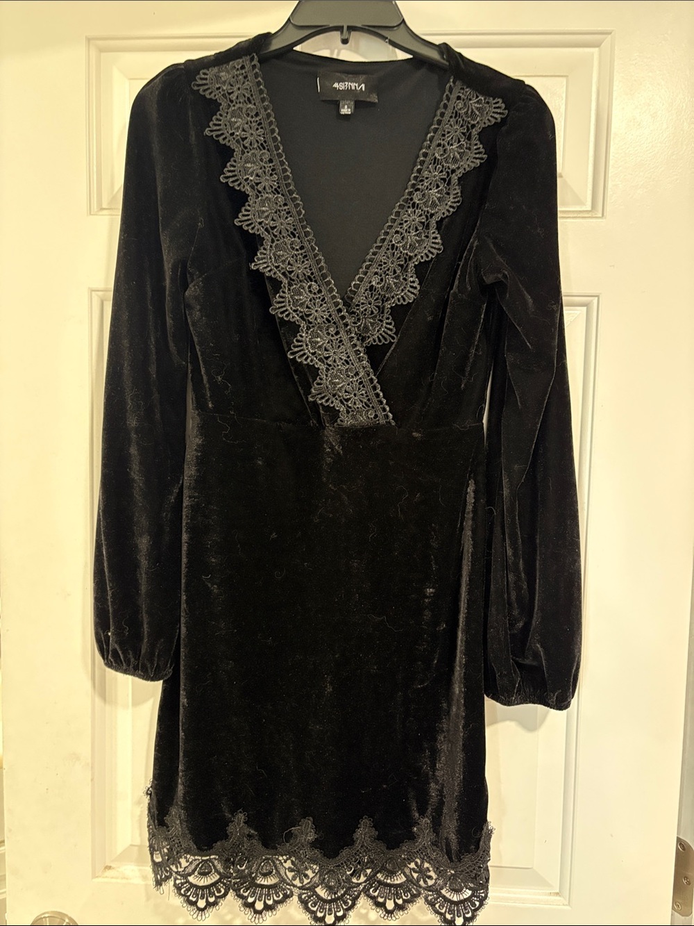 Beautiful 4SI3NNA Black Velvet Lace-Trim Long Sleeve Mini Dress